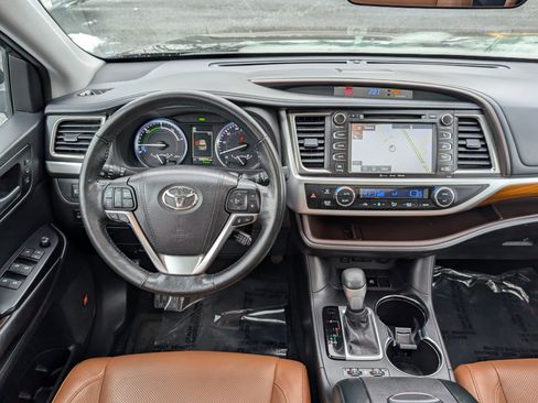 Used 2017 Toyota Highlander Limited Platinum image 19