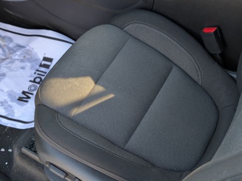 Used 2023 Chevrolet Traverse LT image 36