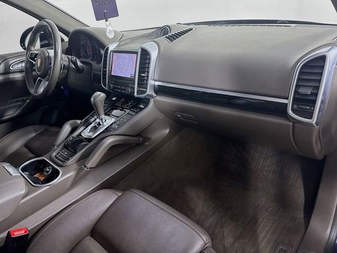 Used 2017 Porsche Cayenne S image 36