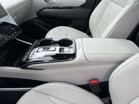 Certified 2024 Hyundai Tucson Limited AWD/4WD image 16