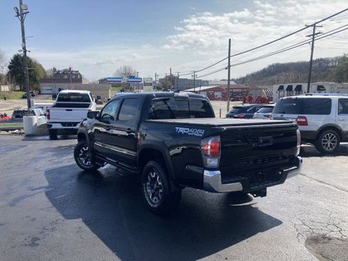 Used 2023 Toyota Tacoma TRD Off-Road image 2
