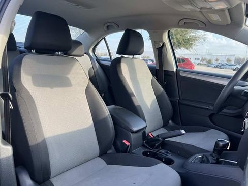 Used 2017 Volkswagen Jetta S image 25