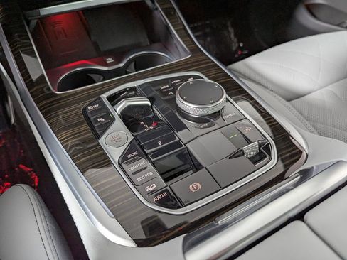 Used 2025 BMW X7 xDrive40i w/ Premium Package image 41