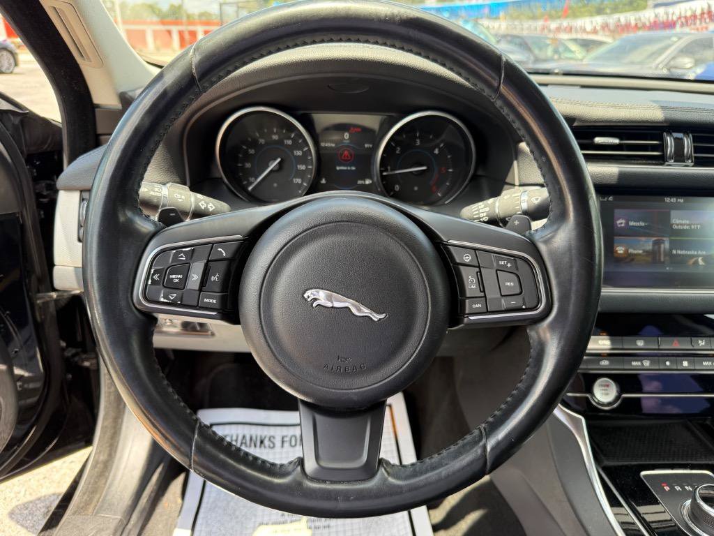 Used 2017 Jaguar XF Prestige RWD image 18