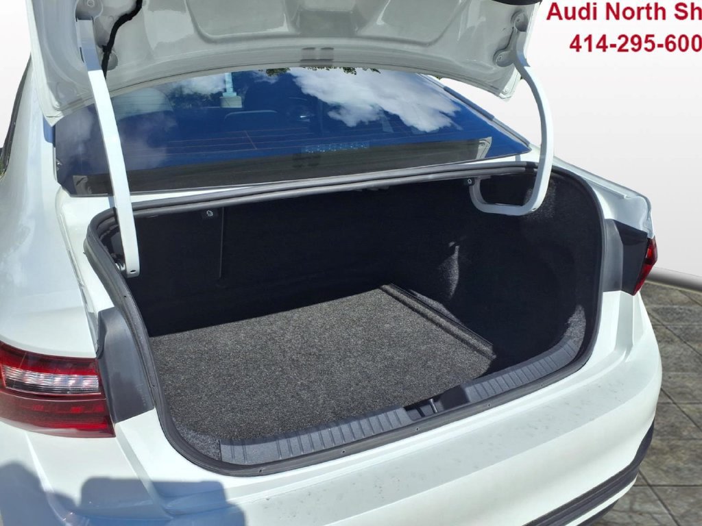 Used 2024 Volkswagen Jetta SE FWD image 8