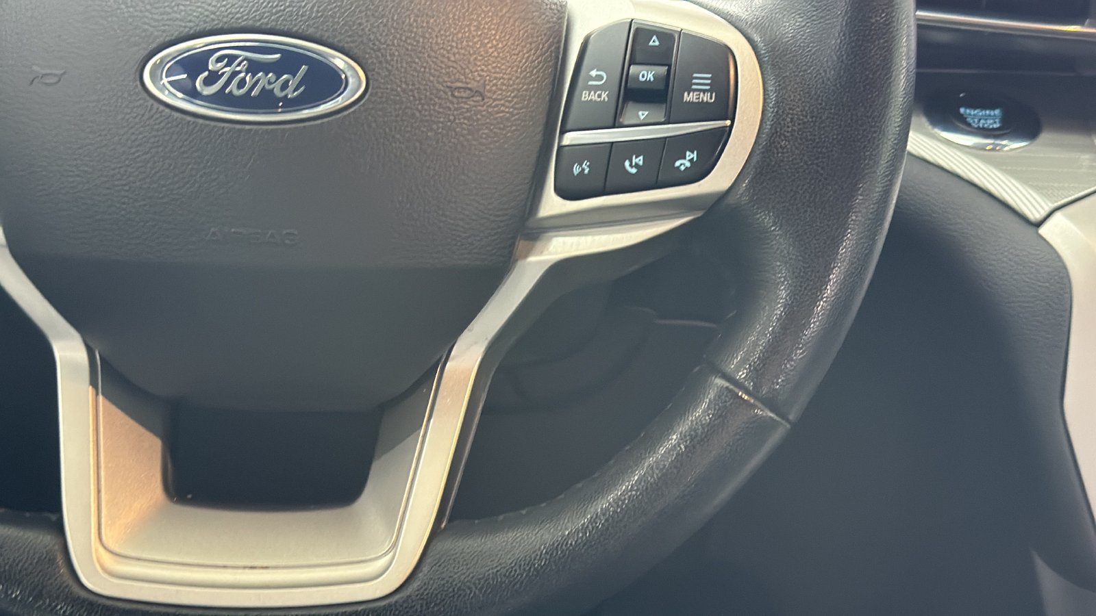Used 2022 Ford Explorer XLT w/ Equipment Group 202A RWD image 10