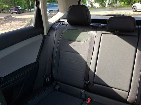 Certified 2024 Volkswagen Taos SE w/ Panoramic Sunroof Package AWD/4WD image 18