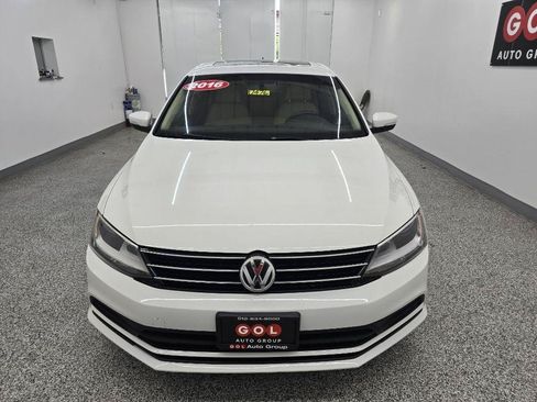 Used 2016 Volkswagen Jetta SE FWD image 2