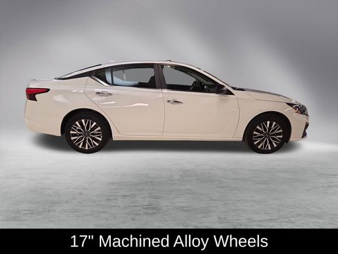 Used 2025 Nissan Altima 2.5 SV image 9