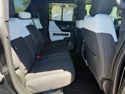 Used 2025 GMC Hummer EV 3X w/ LPO, Illumination Package AWD/4WD image 17