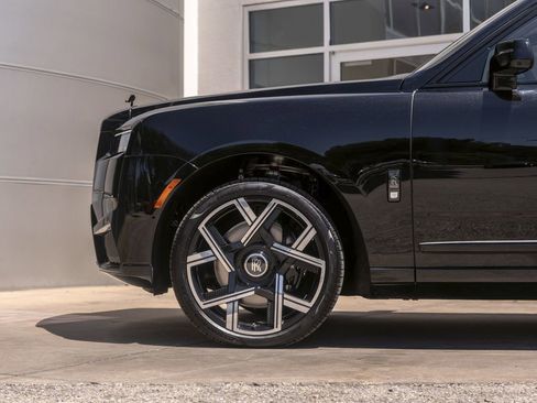 New 2026 Rolls-Royce Cullinan Black Badge AWD/4WD image 24