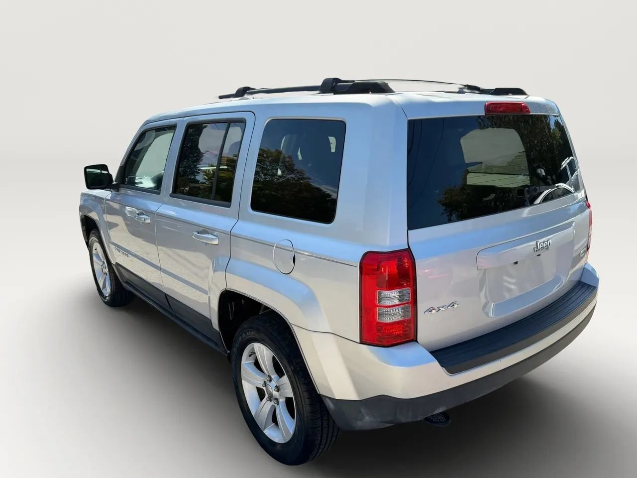 Used 2011 Jeep Patriot Latitude AWD/4WD image 5