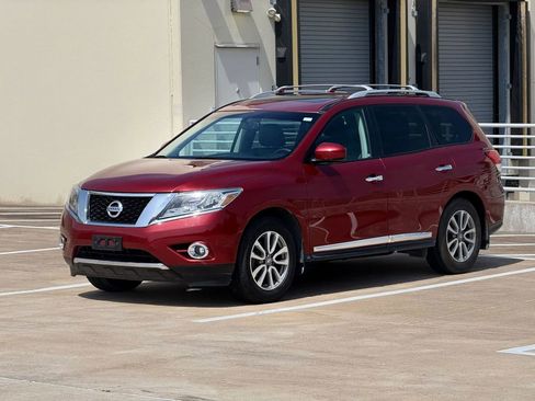Used 2014 Nissan Pathfinder SL w/ SL Premium Package FWD image 3