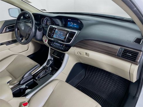 Used 2016 Honda Accord Touring image 35