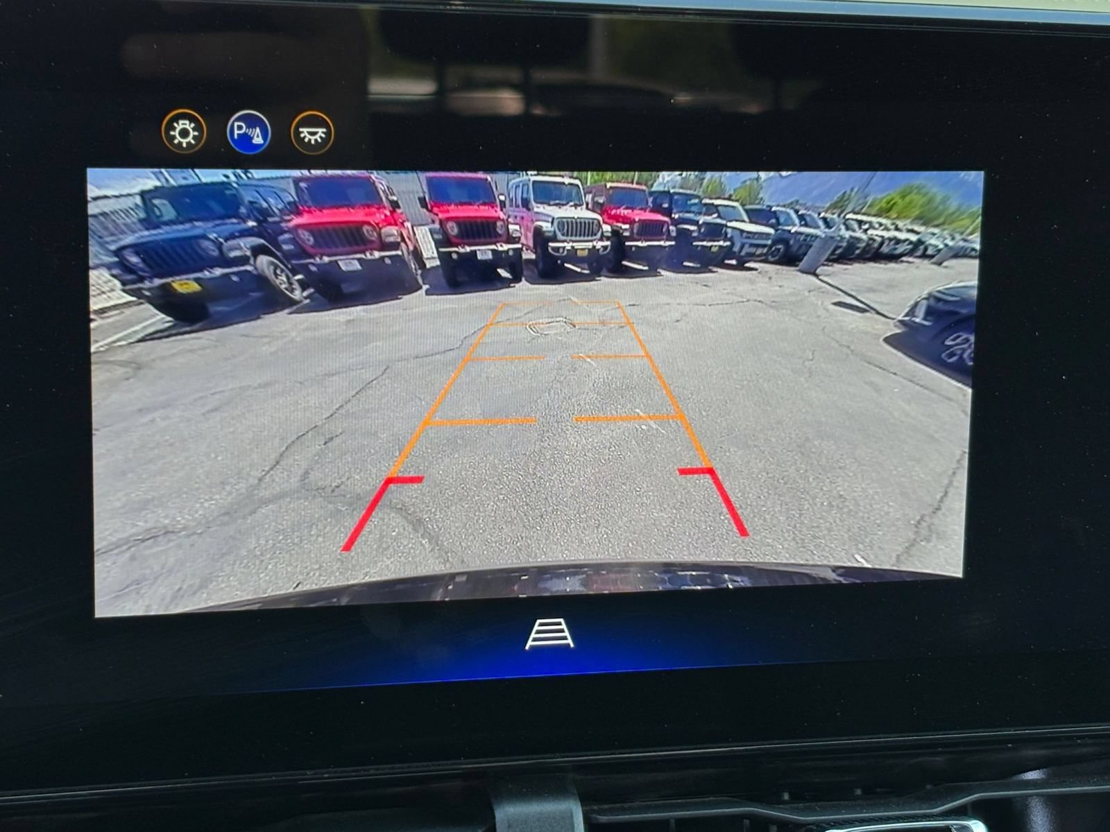 Used 2025 Chevrolet Equinox LT AWD/4WD image 24