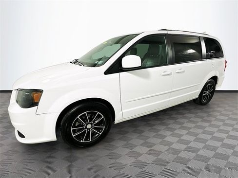 Used 2017 Dodge Grand Caravan GT image 4