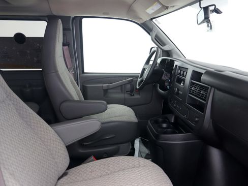 Used 2025 Chevrolet Express 3500 LS RWD image 18