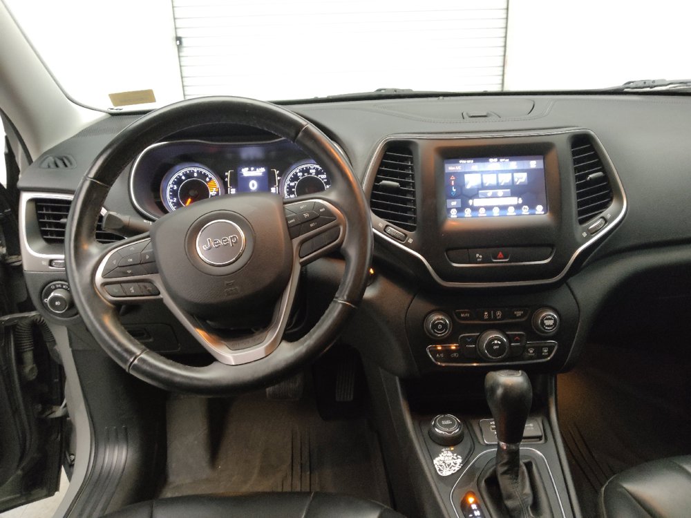Used 2019 Jeep Cherokee Latitude Plus w/ Cold Weather Group AWD/4WD image 22