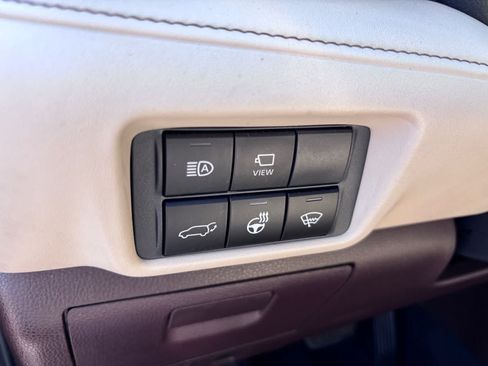Used 2020 Toyota Highlander Platinum FWD image 16