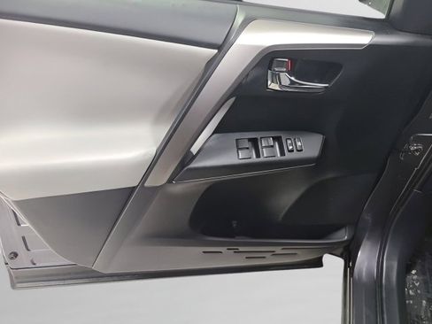 Used 2018 Toyota RAV4 XLE AWD/4WD image 21