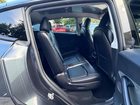 Used 2025 Tesla Model Y Long Range AWD/4WD image 16