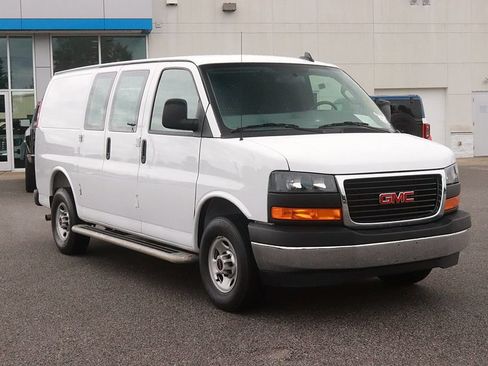 Used 2025 GMC Savana 2500 w/ Driver Convenience Package RWD image 3
