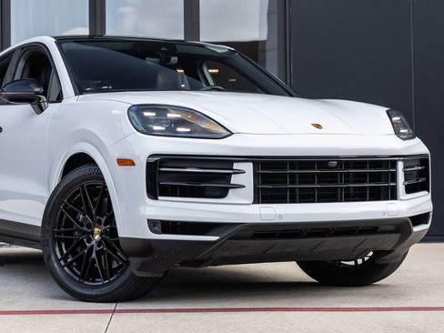 Certified 2024 Porsche Cayenne Coupe image 9