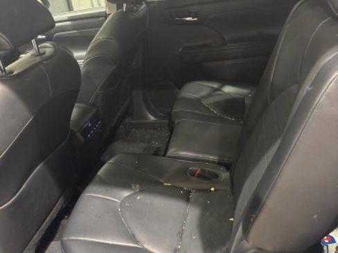 Certified 2021 Toyota Highlander XLE image 42