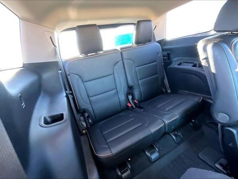 Used 2022 GMC Acadia AT4 w/ Technology Package image 26