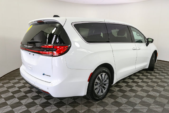 Used 2024 Chrysler Pacifica Limited FWD image 13