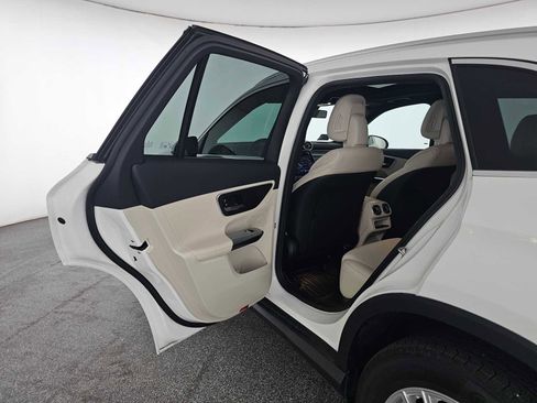 Used 2026 Mercedes-Benz GLC 300 image 15
