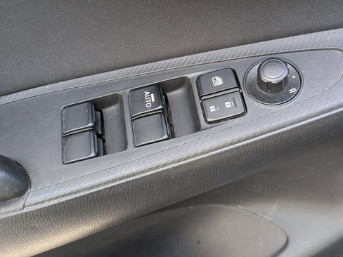 Used 2018 Toyota Yaris iA image 12