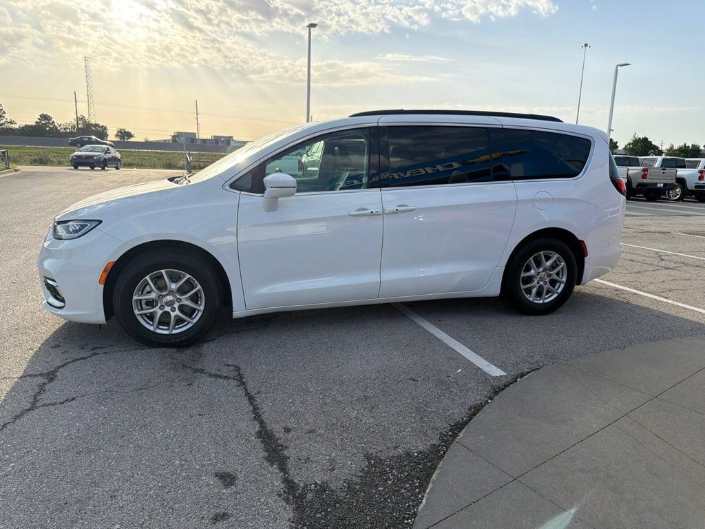 Used 2022 Chrysler Pacifica Touring-L FWD image 6