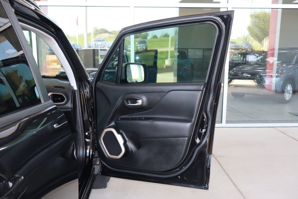 Used 2017 Jeep Renegade Limited FWD image 38
