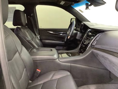 Used 2018 Cadillac Escalade Platinum AWD/4WD image 32