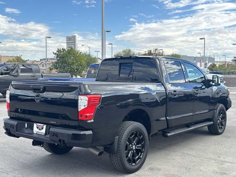 Used 2019 Nissan Titan SL w/ Midnight Edition image 9