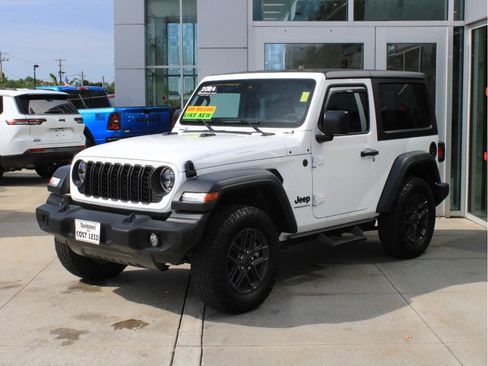 Used 2024 Jeep Wrangler Sport AWD/4WD image 3
