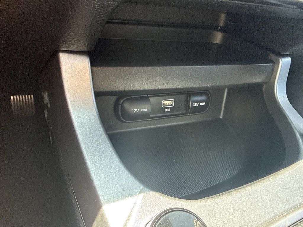 Used 2024 Kia Seltos LX AWD/4WD image 31