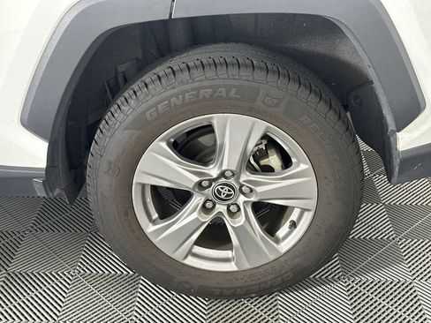 Used 2022 Toyota RAV4 XLE w/ Convenience Package FWD image 10