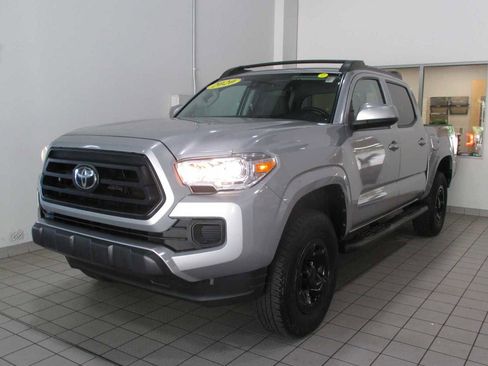 Used 2020 Toyota Tacoma SR image 15