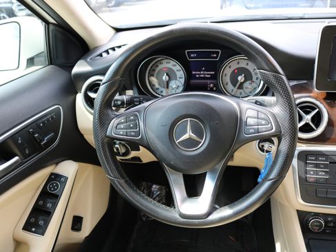 Used 2016 Mercedes-Benz GLA 250 image 36