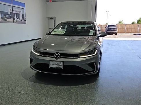 New 2026 Volkswagen Jetta SE FWD image 4
