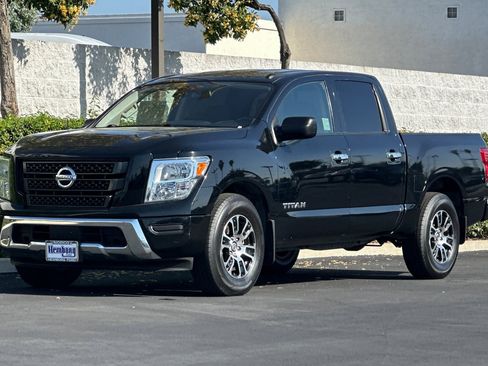 Used 2021 Nissan Titan SV image 8