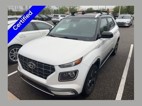 Used 2023 Hyundai Venue Limited FWD image 1