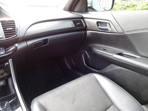 Used 2017 Honda Accord Sport image 18