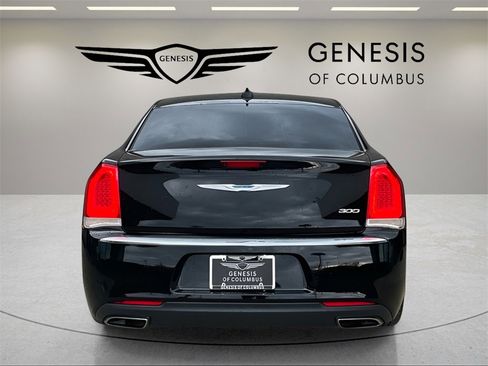 Used 2017 Chrysler 300 Limited image 3