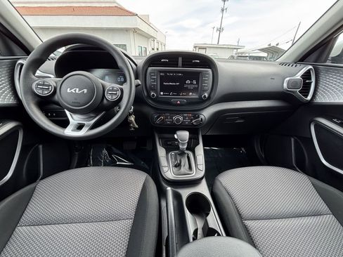 Used 2025 Kia Soul LX w/ LX Technology Package image 32