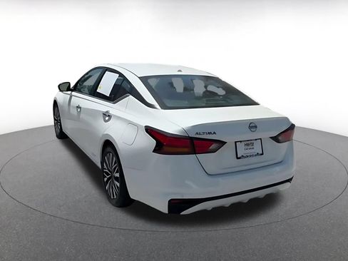Used 2025 Nissan Altima 2.5 SV FWD image 12