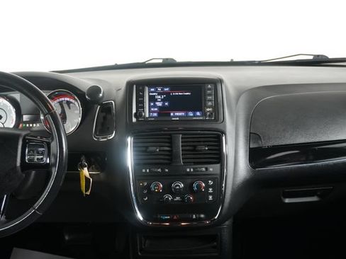 Used 2018 Dodge Grand Caravan SE FWD image 23