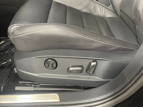 Used 2019 Volkswagen Golf R 4-Door image 22